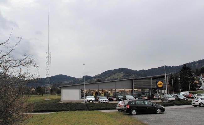 Erster Lidl mit Mobilfunkantenne