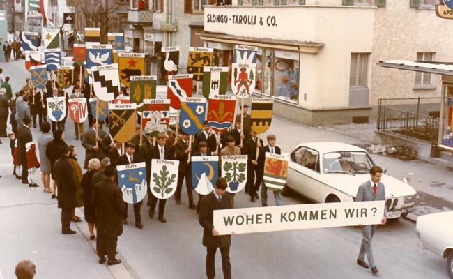 Vor 50 Jahren: Berufsschüler mit Anzug und Krawatte
