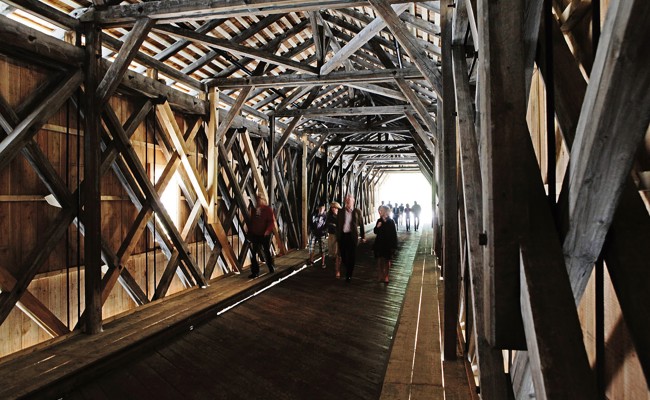 Finissage des Kunstprojekts zum 100-Jahr-Jubiläums des Zollvertrags auf der Rheinbrücke