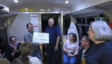 Der Verkehrsverein Rheineck überreicht 1000 Franken für den geplanten Ludotrail