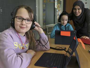 Ein Jahr Krieg: Ukrainische Kinder in Schweizer Integrationsklassen