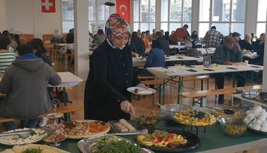 Interreligiöser Austausch beim Fastenbrechen in Heerbrugg