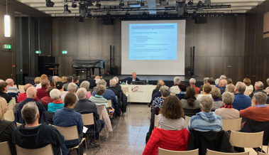 Hans Frei sprach an Volkshochschule Rheintal über das neue Erbrecht