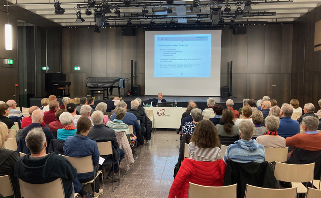 Hans Frei sprach an Volkshochschule Rheintal über das neue Erbrecht