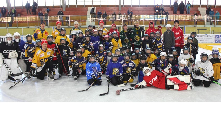 Grosse und kleine Stars vereint: Swiss Ice Hockey Day begeistert Nachwuchstalente in Widnau Grosse und kleine Stars vereint: Swiss Ice Hockey Day begeistert Nachwuchstalente in Widnau