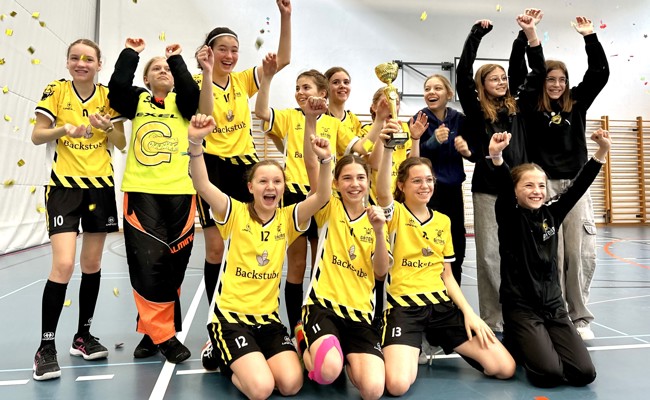 Die Gators-Mädchen vergoldeten ihre Saison mit dem Gruppensieg