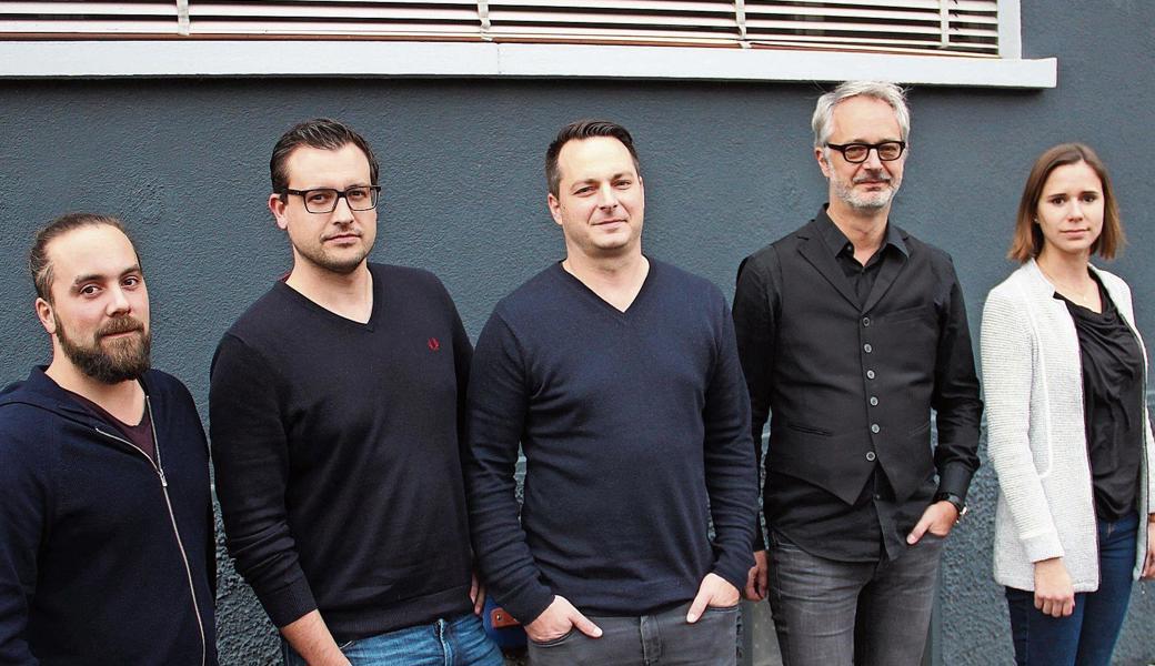 Sie bilden den Vorstand des neuen Vereins: Mike Föllmi (Aktuar), Thomas Hungerbühler (Programm/Medien), Dominik Hutter (Co-Präsident), Jo-shua Loher (Co-Präsident) und Alexandra Zoller (Kassierin).