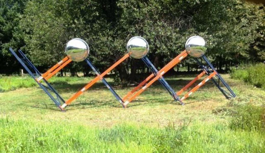 Diese Skulptur stellt Kuspi in Roveredo aus.