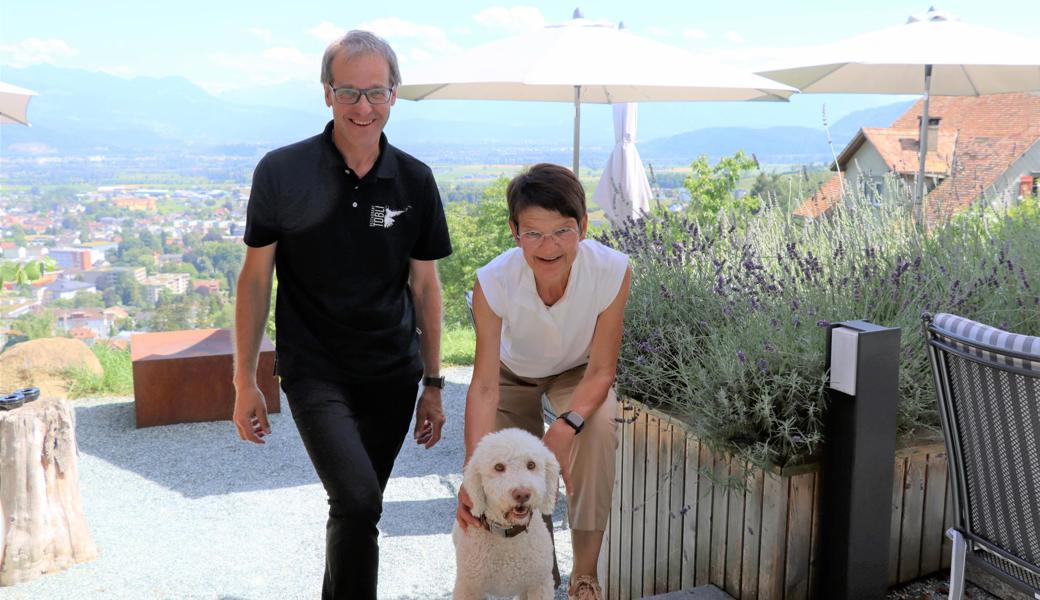 Ludwig und Silvana Russi mit ihrem Hund Yunis.