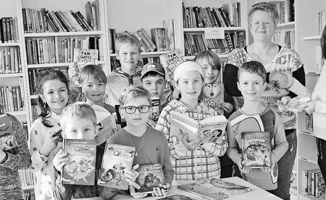Funkenzunft unterstützt Schulbibliothek