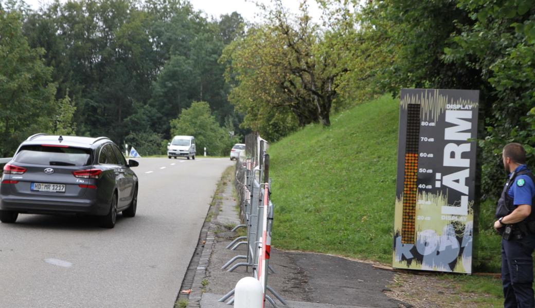 Die Lärmanzeige half an der neuen Stossstrasse nicht, die Lärmemissionen einzudämmen.