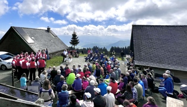 Feierlicher Gottesdienst auf der Feusenalp