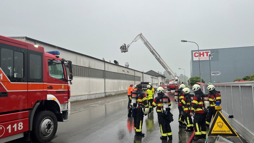 Am Mittag brannte eine Lagerhalle im Industriegebiet Letzau Am Mittag brannte eine Lagerhalle im Industriegebiet Letzau