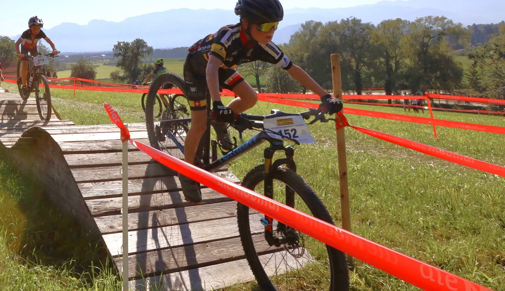 Nach den Sommerferien geht’s Schlag auf Schlag (vom ersten bis zum vierten Bild): Von 8. bis 10. August findet in Widnau das Faustball-Grenzlandturnier statt, am 17. August der Rhyathlon. Der Städtlilauf folgt am 6. September, das Forst-Bikerennen am 25. August.