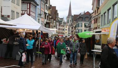 Feucht, aber fröhlich: Bilder vom Chlausmarkt