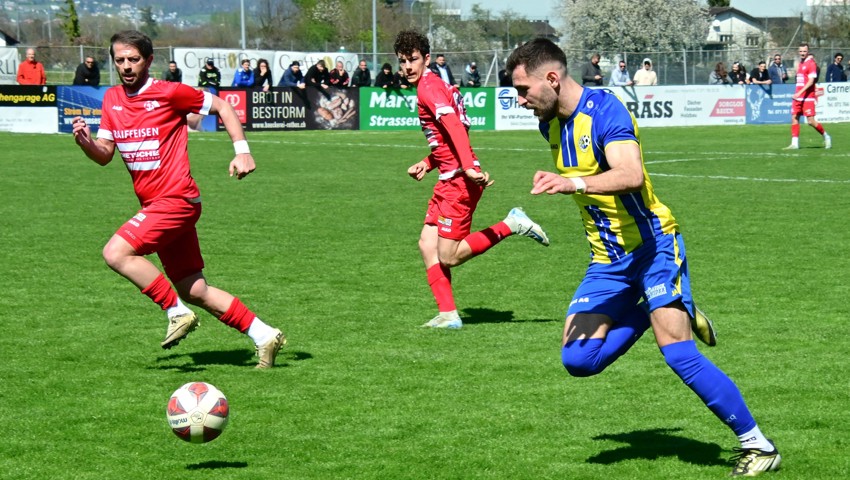 Tahir Redzepi und der FC Au-Berneck (rechts) suchten zuletzt durchaus den Vorwärtsgang, holten aber kaum Punkte. Wird&#x27;s gegen Buchs besser?