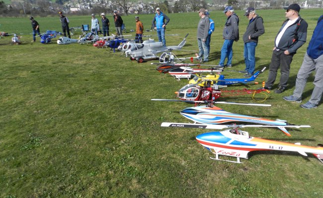 Fünftes Alt-Freundefliegen mit diversen Modell-Helikoptern