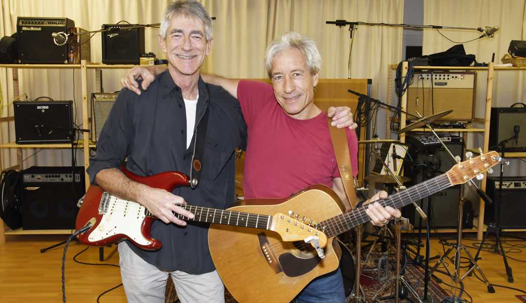 Paul Papp (links) und Stefan Wagler sind Freunde und Gründungsmitglieder von Ashbury Road. Sie sind sich und ihrem Stil bis heute treu geblieben: Auch in der heutigen Zusammensetzung hat die Band die Vielfalt der Sixties im Repertoire.