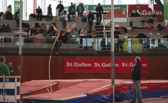 Altstätter Siege im Stabhochsprung am Brühler Hallenmeeting im Athletik Zentrum
