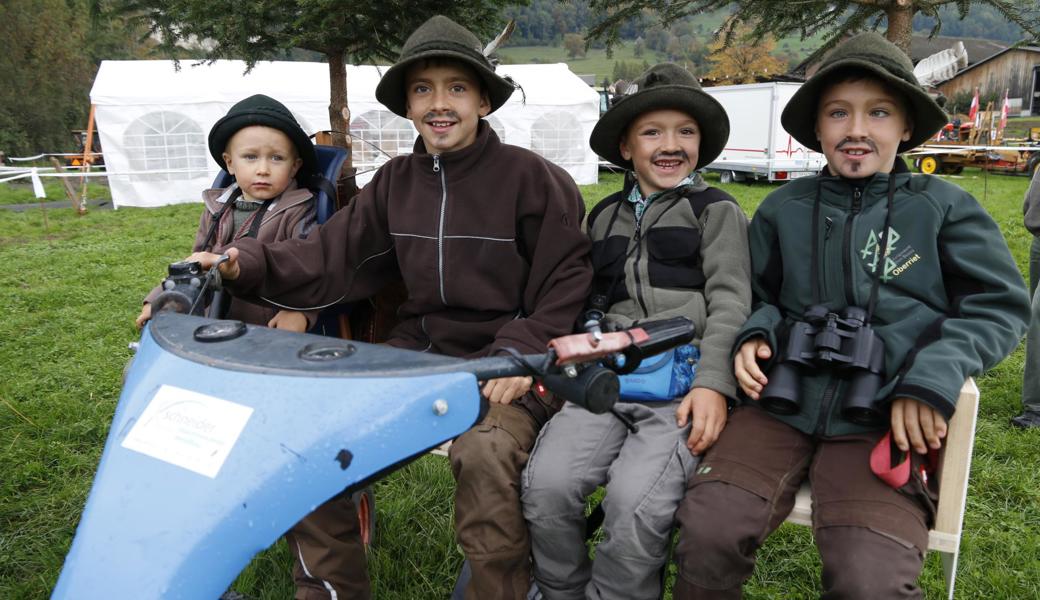 Am liebsten spielen die Heeb-Brüder im Wald, daher war ihr Motto naheliegend: Jäger und Jagd. Von links: Emilio, Levin, Liano und Tamino. 

