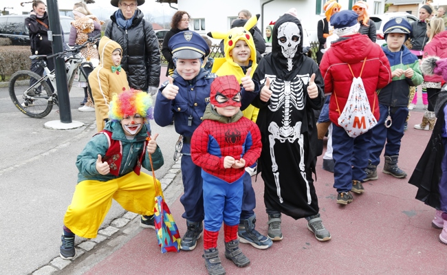 So feierten die Kleinsten: Bilder von Umzügen und Maskenbällen