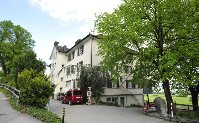 Grosses Ausräumen im Altersheim Forst
