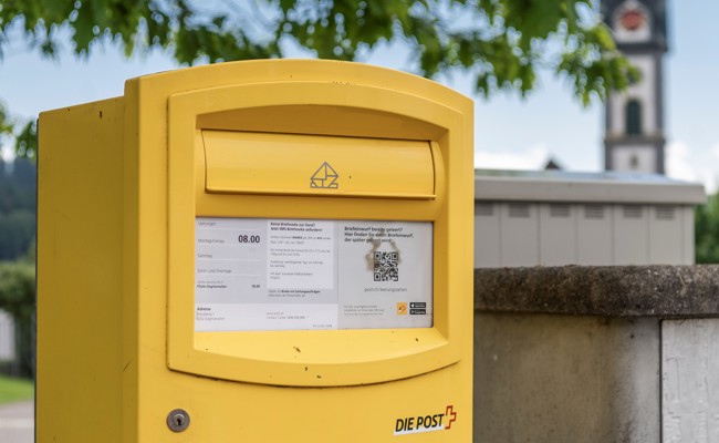 Post stellt den sechsten Briefkasten in der Gemeinde auf