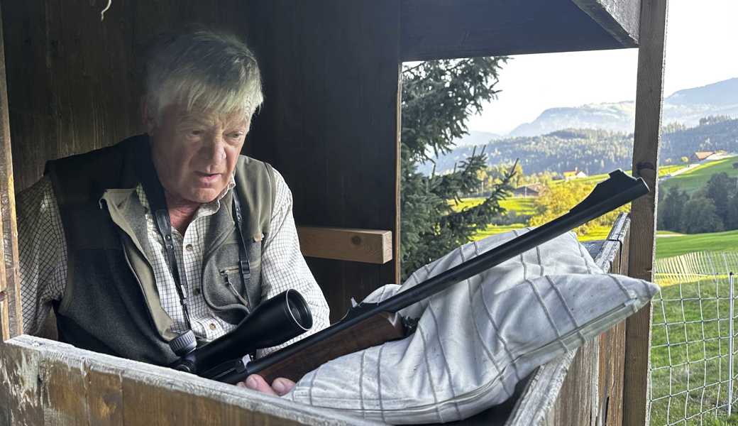 Alfred Büchel, pensionierter Staatsanwalt aus Hinterforst,  ist seit 30 Jahren als Hobbyjäger tätig. 