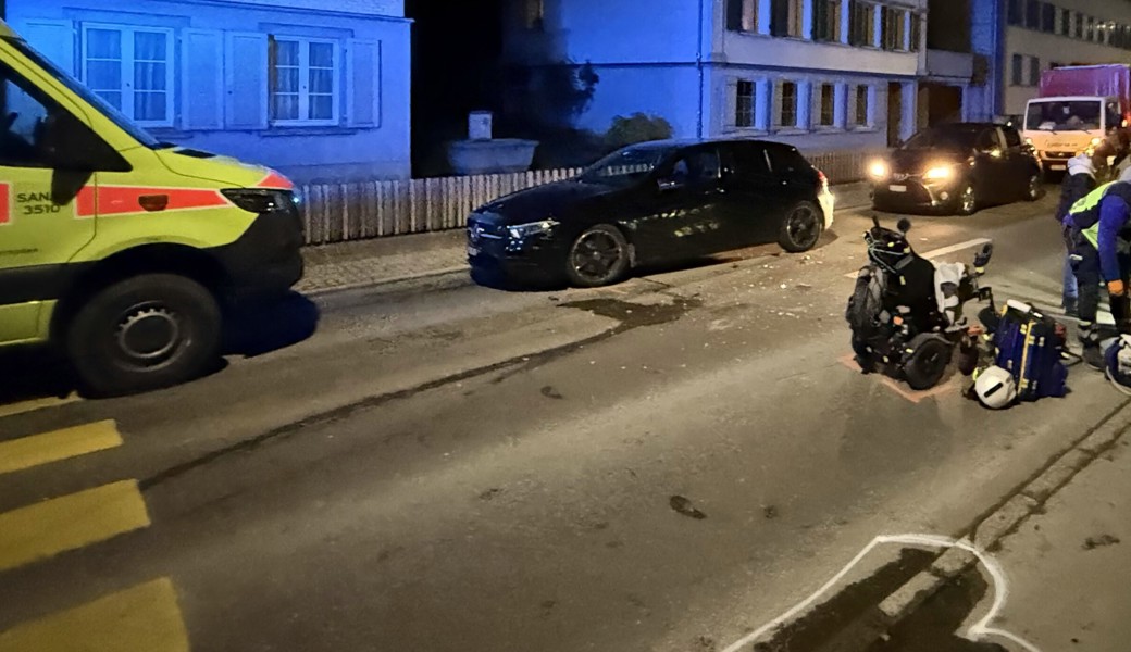 Rollstuhlfahrer verletzt sich schwer bei Unfall - Polizei sucht Zeugen