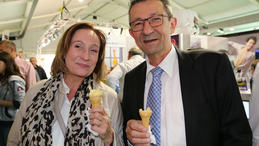 Barbara und Reto Friedauer beim Messerundgang an der Rhema 2019. Barbara und Reto Friedauer beim Messerundgang an der Rhema 2019.