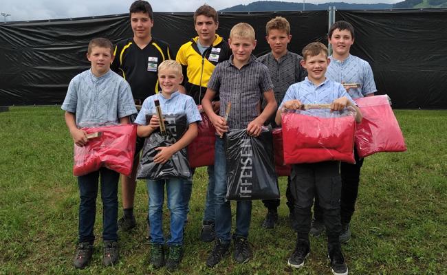 Acht Auszeichnungen am Buebeschwingfest