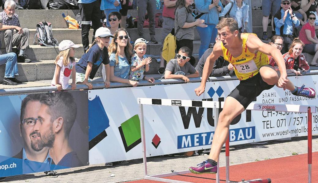 Simon Ehammer verbesserte den 25 Jahre alten Gesa-Rekord im Hürdensprint um drei Hundertstel auf 13,86 Sekunden. Der Teufner Athlet siegte auch im Weitsprung, 100-m-Sprint und Hochsprung. 