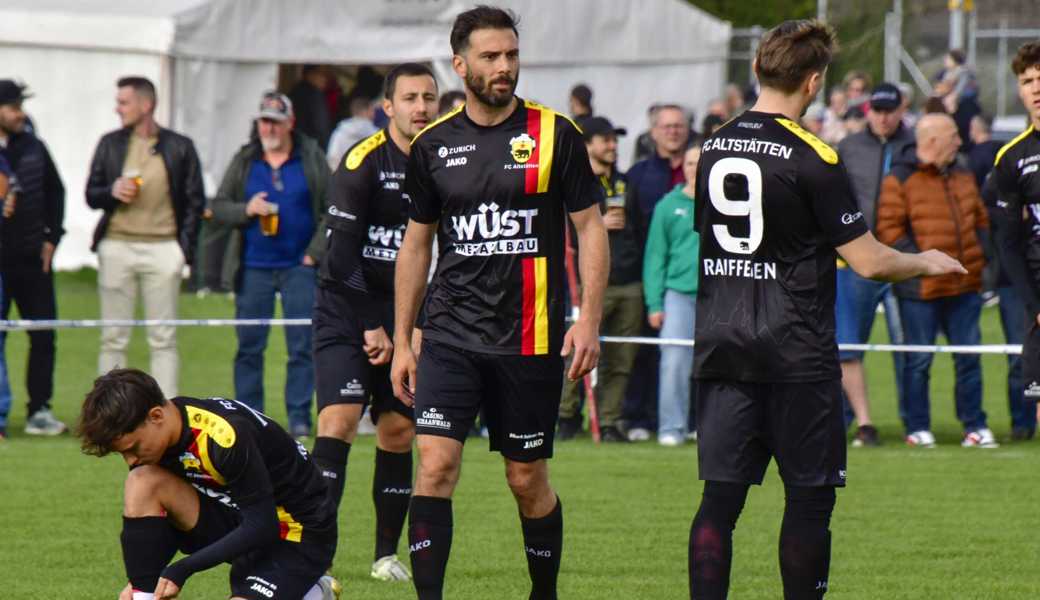 Altstätten mit seinem spielenden Co-Trainer Sahin Irisme hat sich im Cup-Halbfinal auswärts gegen Au-Berneck im Penaltyschiessen durchgesetzt.  Altstätten mit seinem spielenden Co-Trainer Sahin Irisme hat sich im Cup-Halbfinal auswärts gegen Au-Berneck im Penaltyschiessen durchgesetzt.