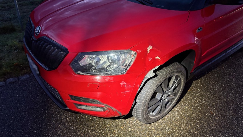 Lieferwagen landete auf dem Dach: Es bildete sich ein langer Stau im Morgenverkehr