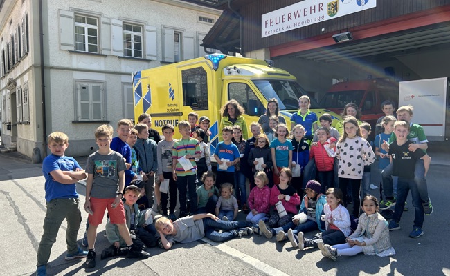 Kinder lernten im MachMitTreff den Rettungsdienst kennen