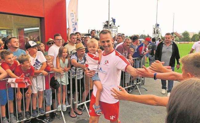 4500 lachende Gesichter