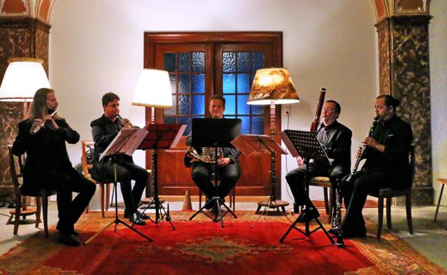 Niveauvolle Serenade im Löwenhof