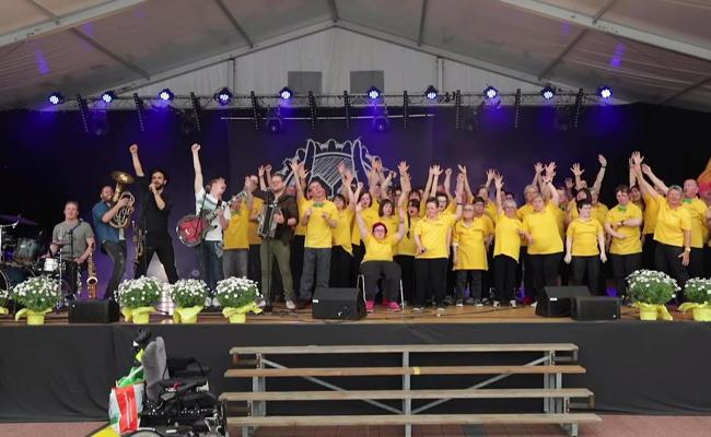 VIDEO: Fäaschtbänkler und Sunsingers singen zusammen den "Walterli"