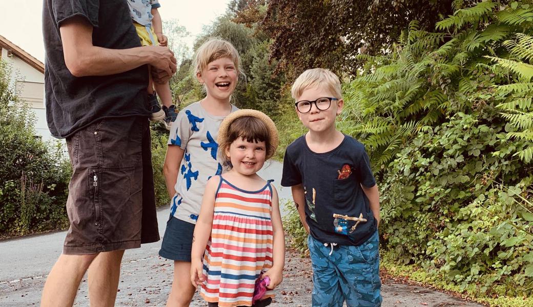 Mitten in der Alltagsplanung: Redaktorin Sara Burkhards Familie, Mann Andreas Bergqvist mit den Kindern Ruben (von links), Jaira, Ella und Julian.