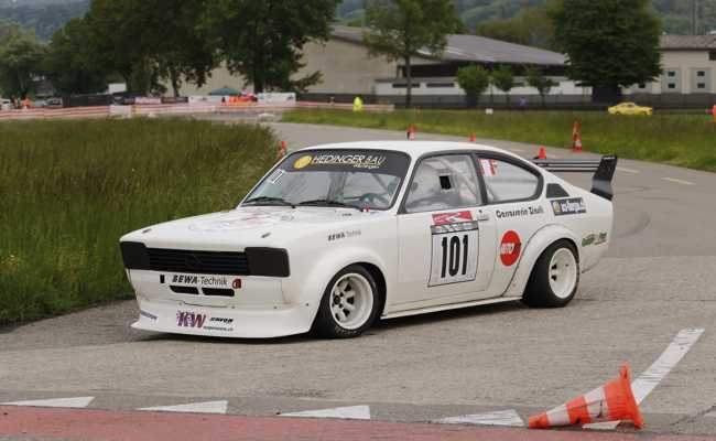 Die Diepoldsauer Thomas Frei und Reto Wüst fahren beim Autoslalom in Frauenfeld aufs Podest