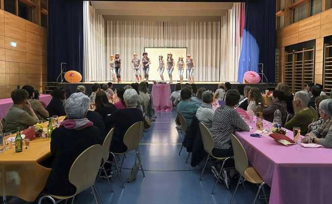 Ein bunter Abend mit Line Dance, Dessertbuffet und Päcklispiel