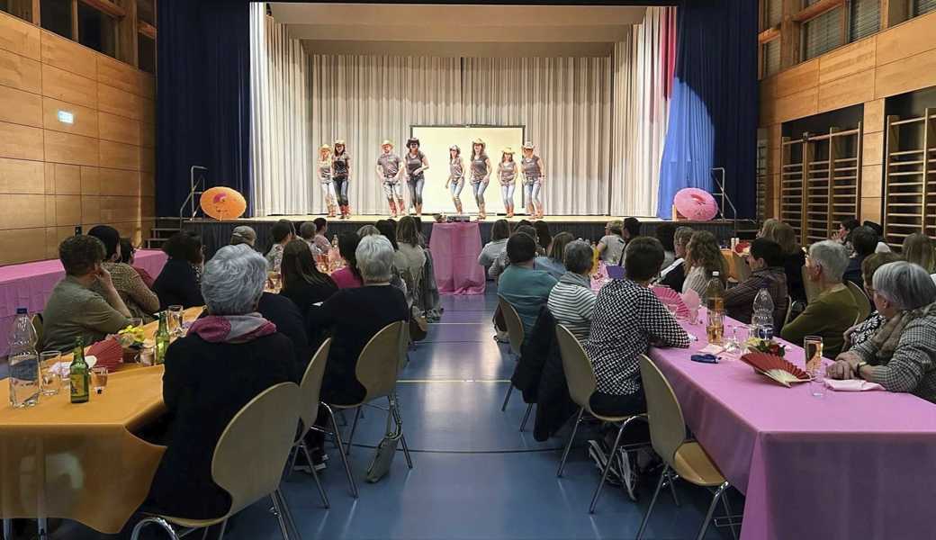 Die Dream Dancer begeisterten auf der Bühne mit einer Linedanceshow.