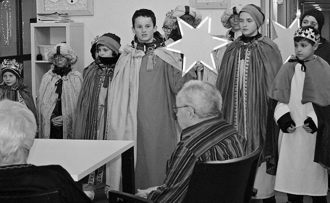 Segen und Freude ins Haus gebracht
