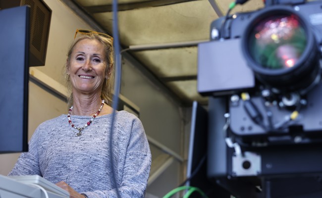 Mit Leidenschaft und Technik: Gaby Zweng ist die gute Seele des Open-Air-Kinos