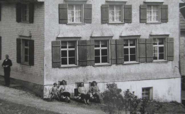 Als Gäste noch mit Holzliegestühlen zufrieden waren
