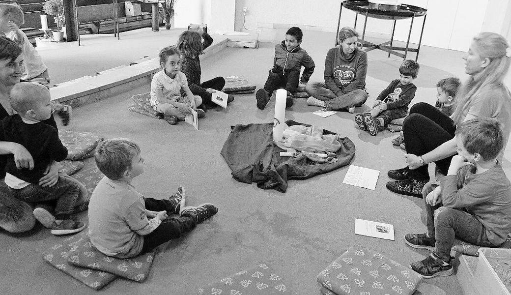 Die älteren Kinder gingen auf den Spuren von Paulus und die Kleinen hörten, dass jeder in der Taufe beim Namen gerufen wird. Bild: pd