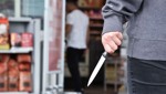 21-Jähriger beim Spazieren gehen von maskierten Männern ausgeraubt