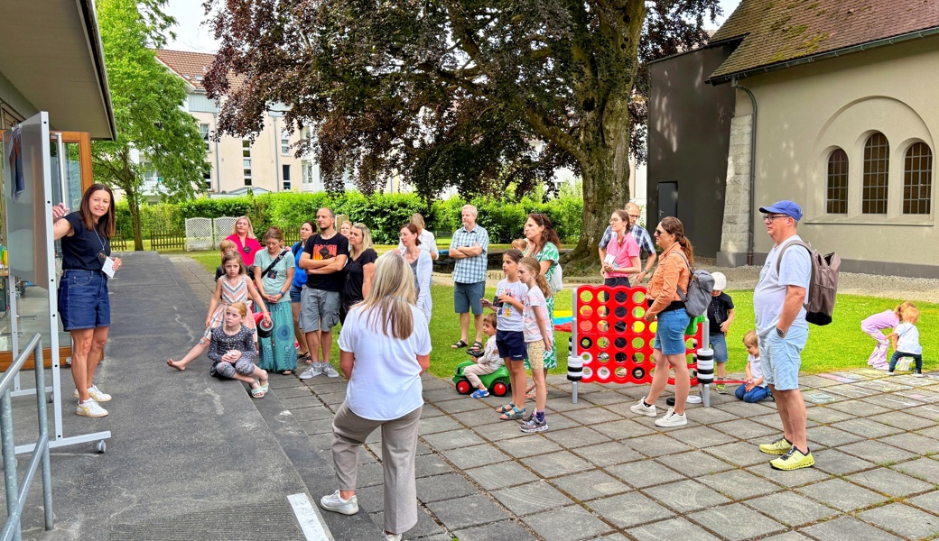 Alle  Teilnehmenden warteten gespannt auf die verschiedenen Spiel- und Bastelstationen. (pd)