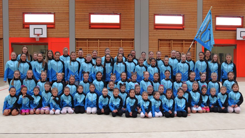 Die Gymnastinnen durften sich auch über eine neue Vereinsjacke freuen.