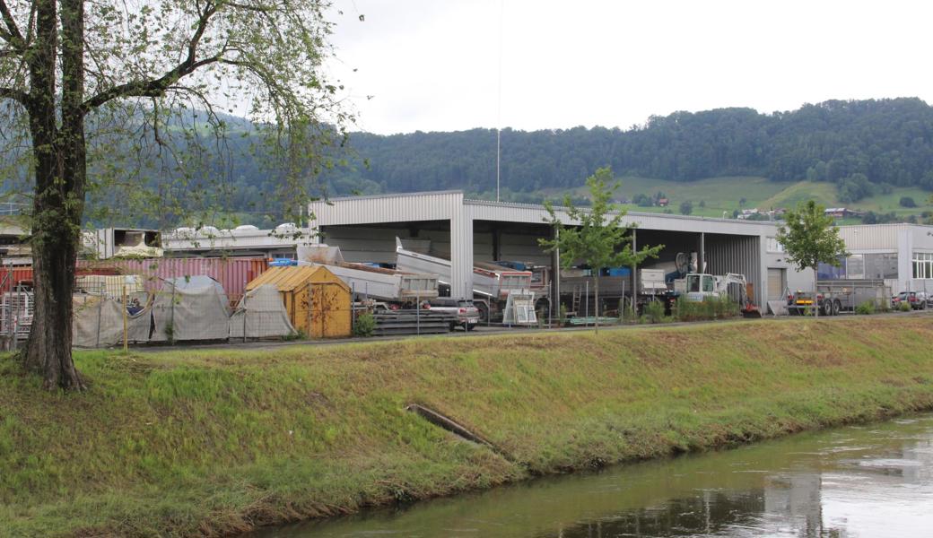 Die Gemeinde muss sich erneut mit der Swisscom-Mobilfunkanlage an der Rosenbergsaustrasse befassen. Hinter dem betreffenden Grundstück fliesst der Kanal.